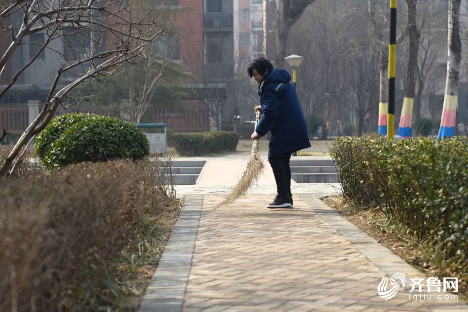 天花板装镜子什么梗浴室装把手